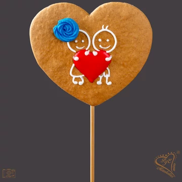 Szerelmesek pálcás mézes sütemény