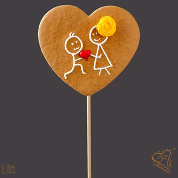 Szerelmesek pálcás mézes sütemény