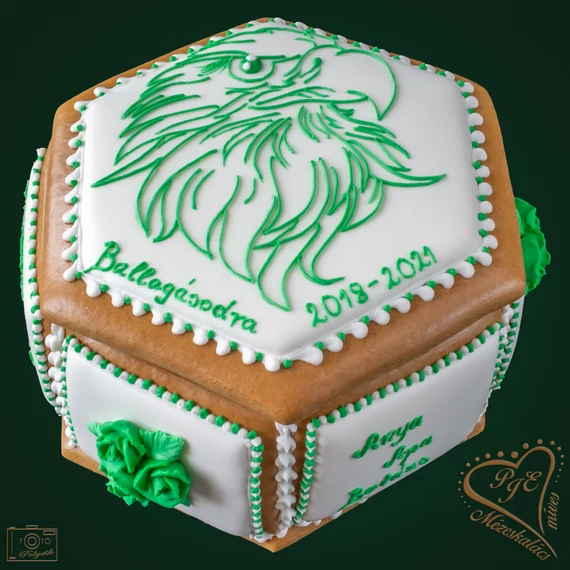 Mézeskalács sas fejes doboz ballagásra Mézeskalács sas fejes doboz ballagásra